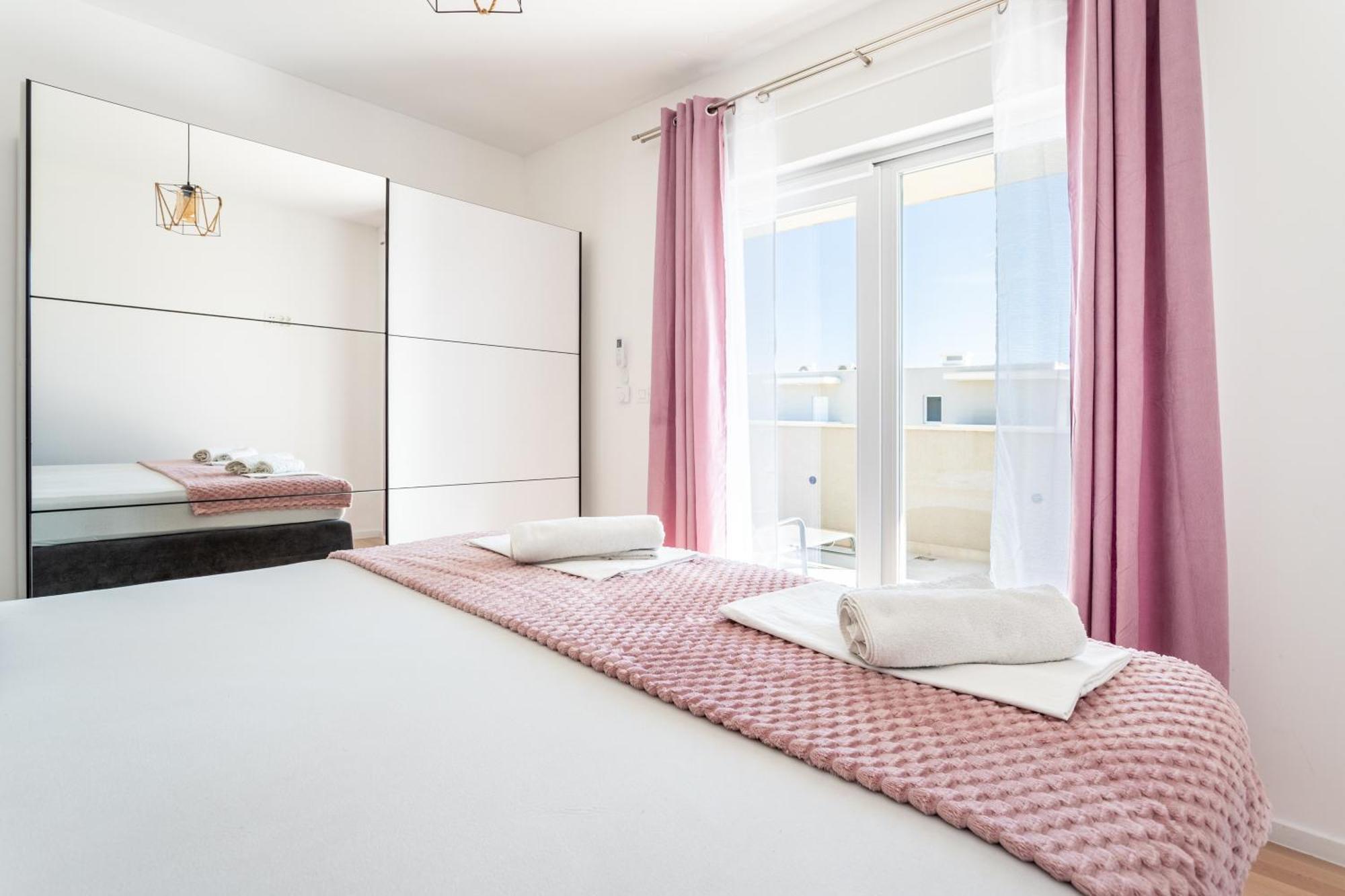 New Luxury 3-Bedroom Penthouse With Huge Terrace Split Bagian luar foto