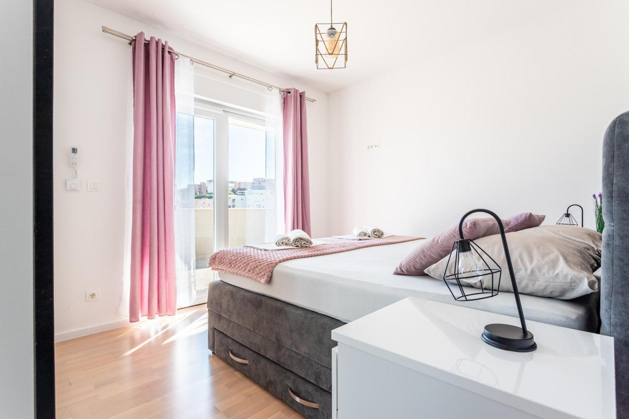 New Luxury 3-Bedroom Penthouse With Huge Terrace Split Bagian luar foto