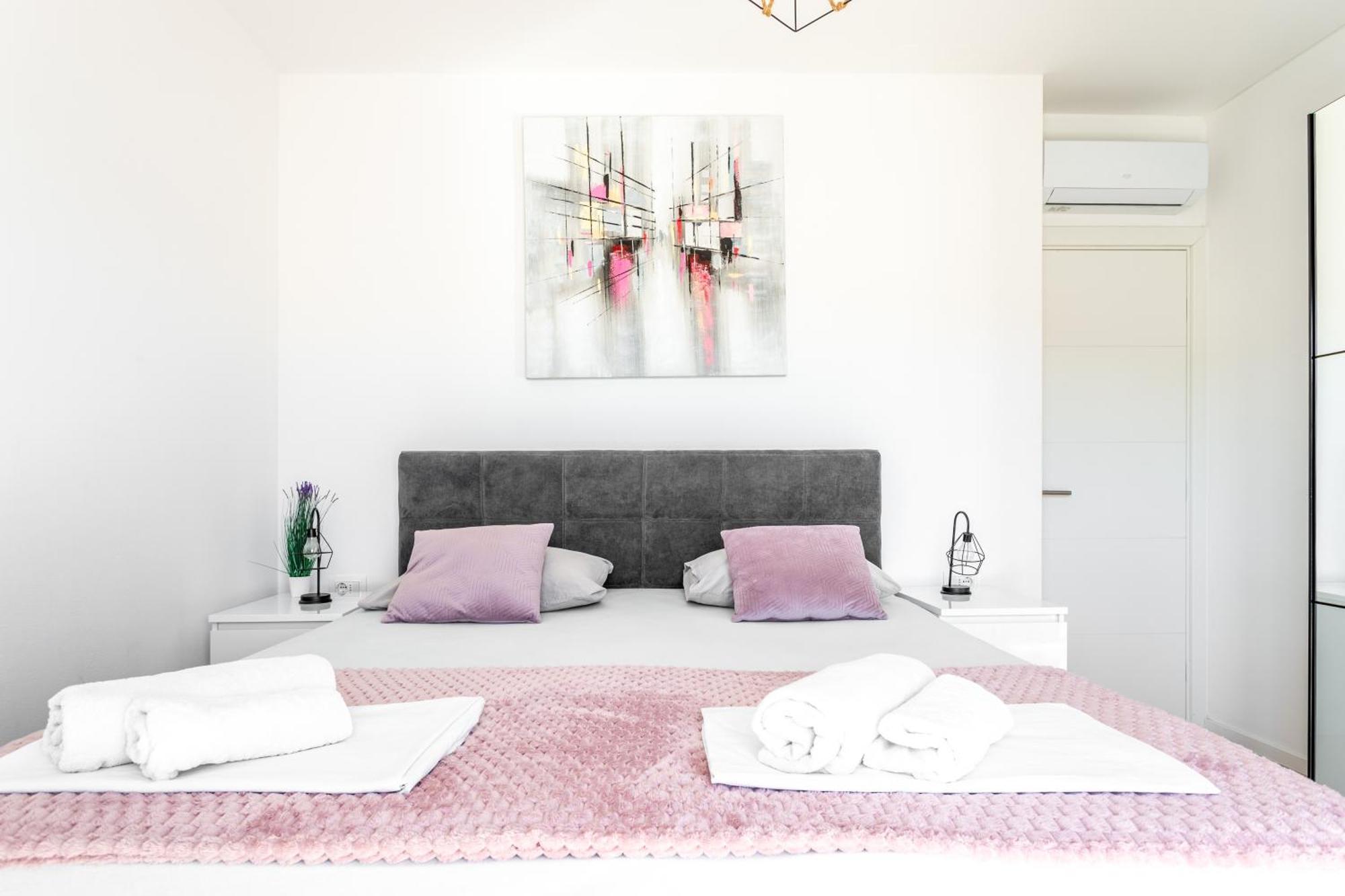 New Luxury 3-Bedroom Penthouse With Huge Terrace Split Bagian luar foto