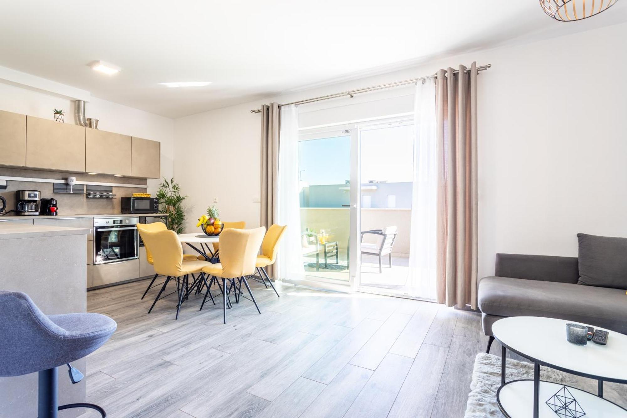 New Luxury 3-Bedroom Penthouse With Huge Terrace Split Bagian luar foto