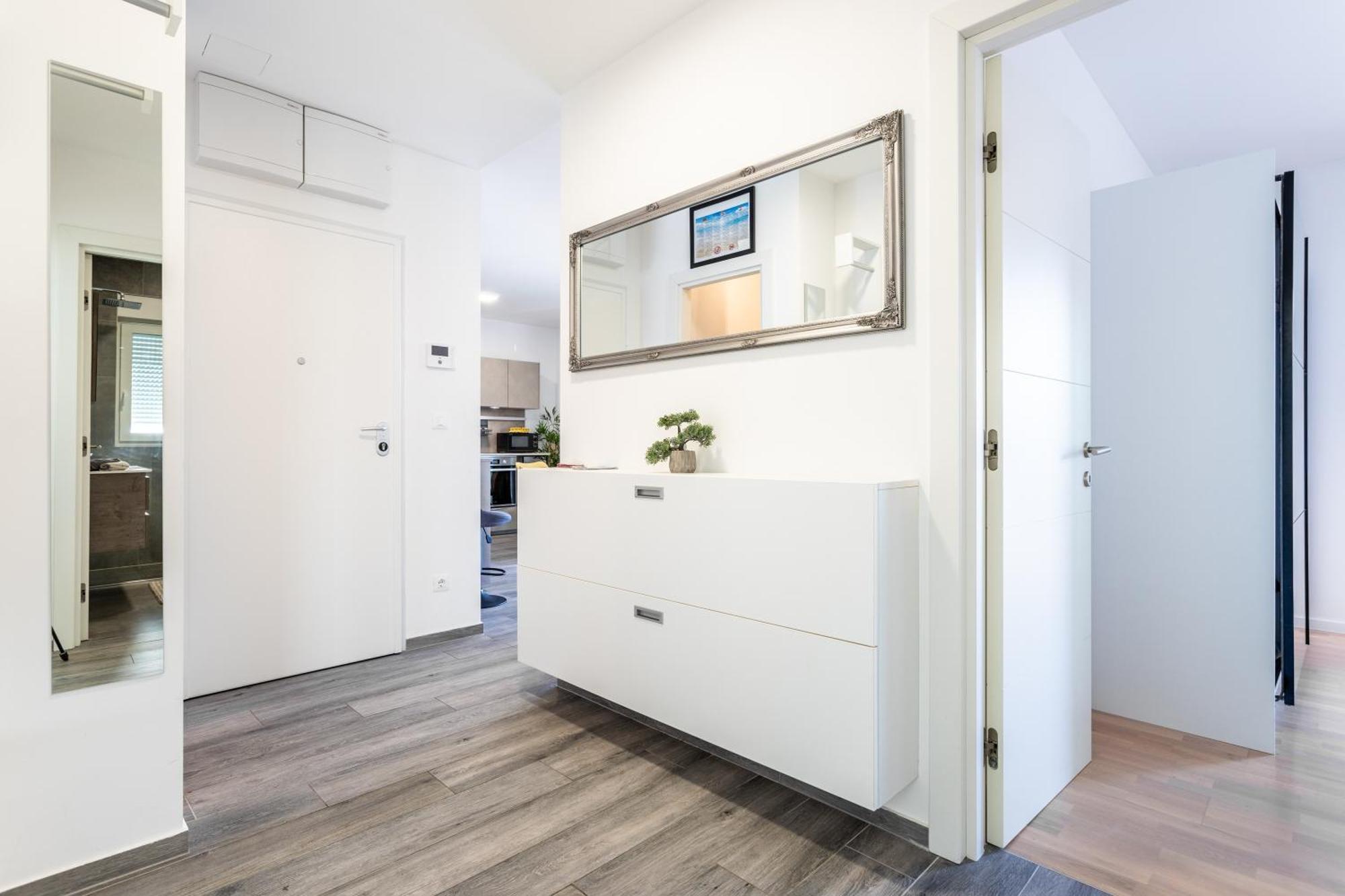 New Luxury 3-Bedroom Penthouse With Huge Terrace Split Bagian luar foto