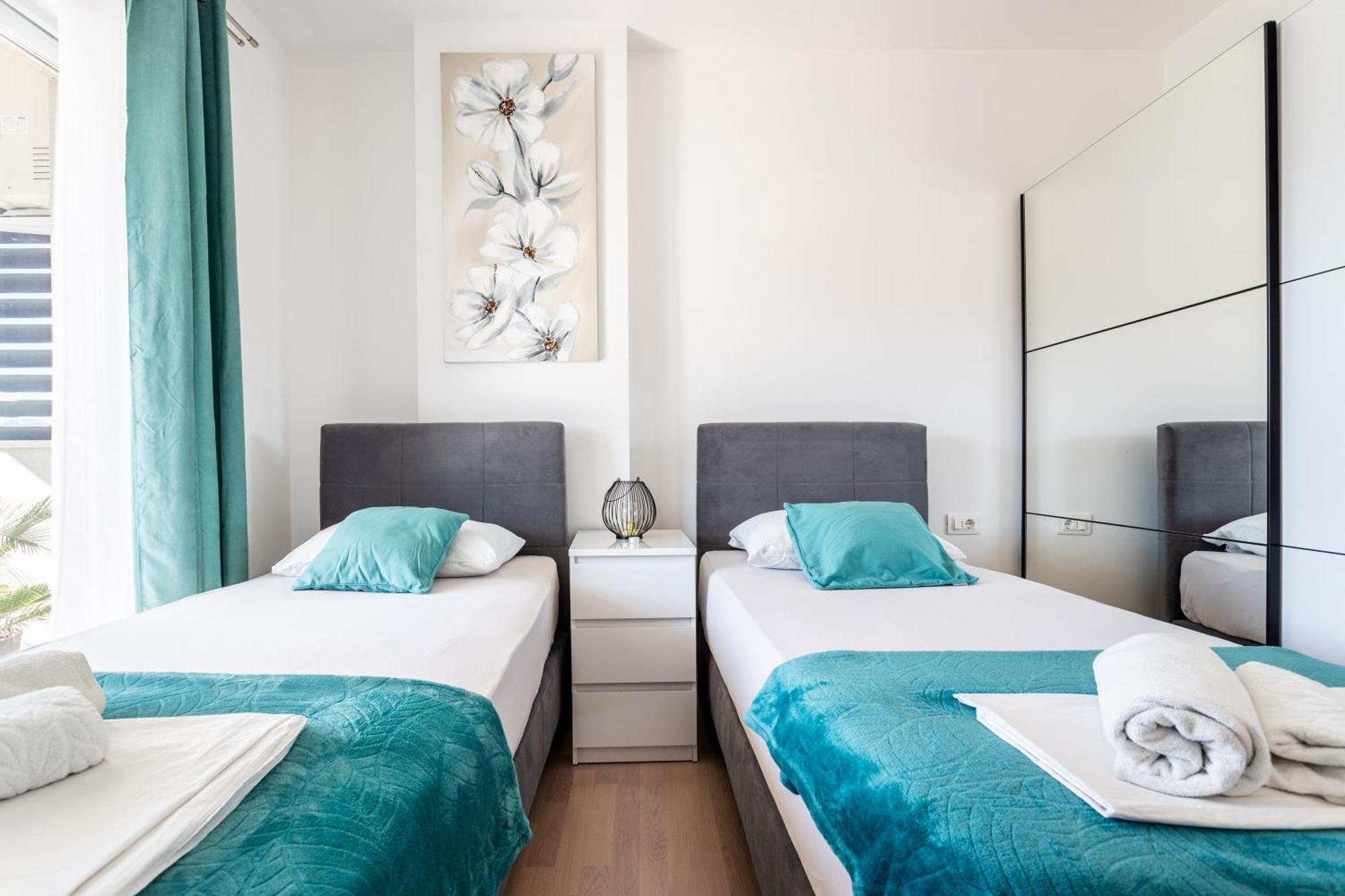 New Luxury 3-Bedroom Penthouse With Huge Terrace Split Bagian luar foto