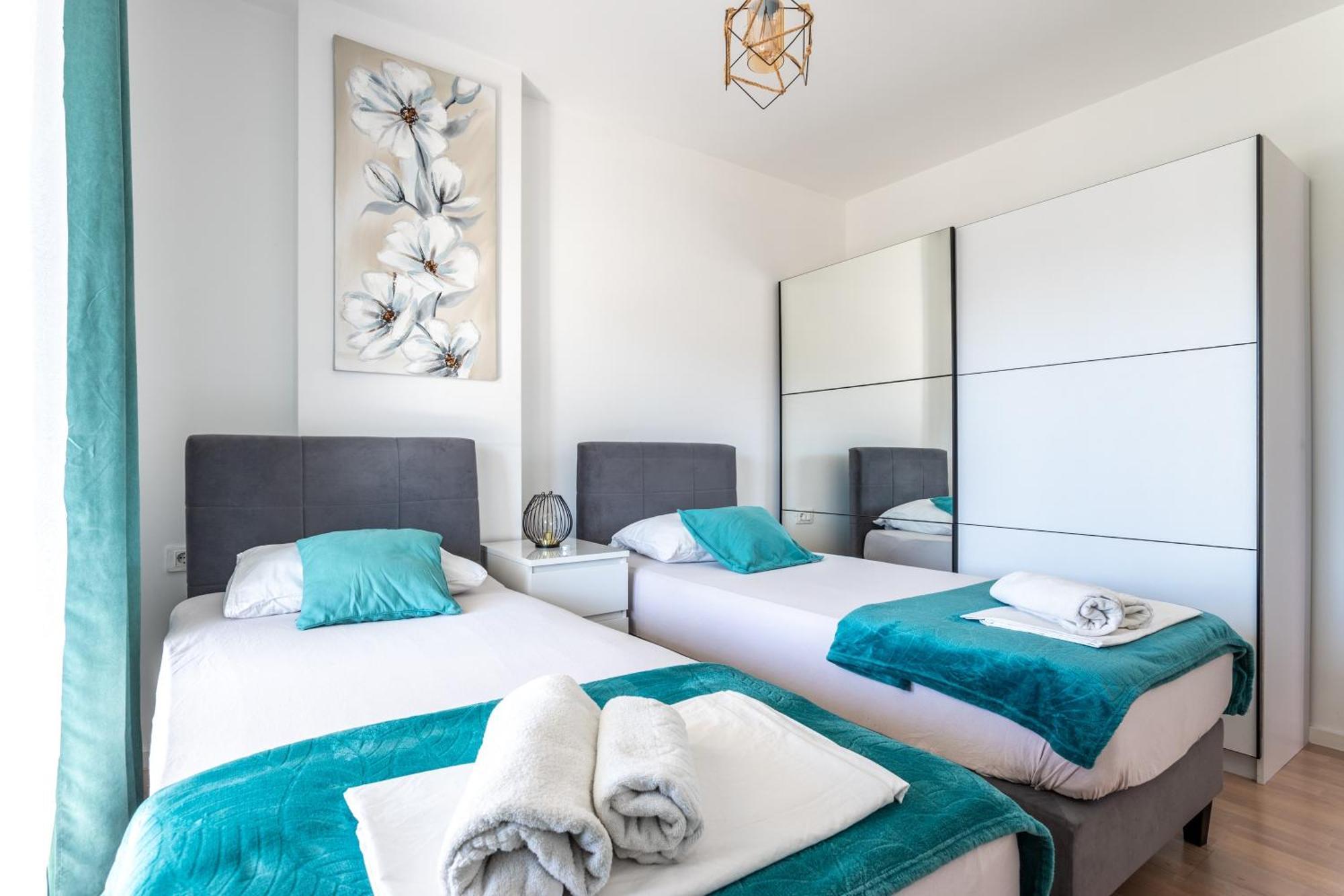 New Luxury 3-Bedroom Penthouse With Huge Terrace Split Bagian luar foto