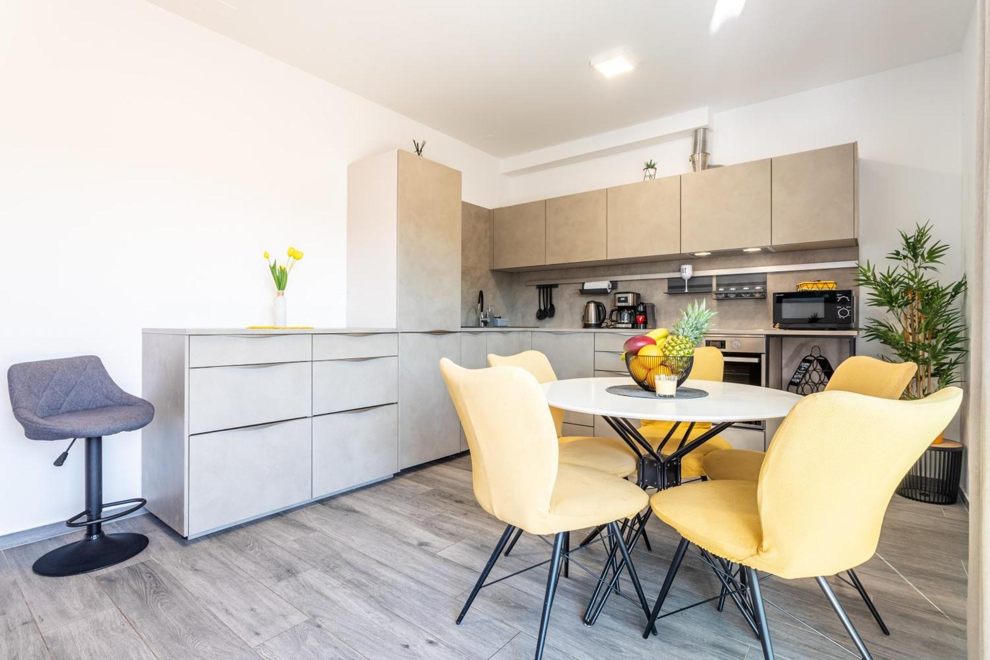 New Luxury 3-Bedroom Penthouse With Huge Terrace Split Bagian luar foto